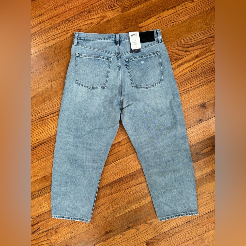 NWT Levi’s Barrel Crop Relaxed Fit Ankle
Length Size 31 - Picture 5 of 8
